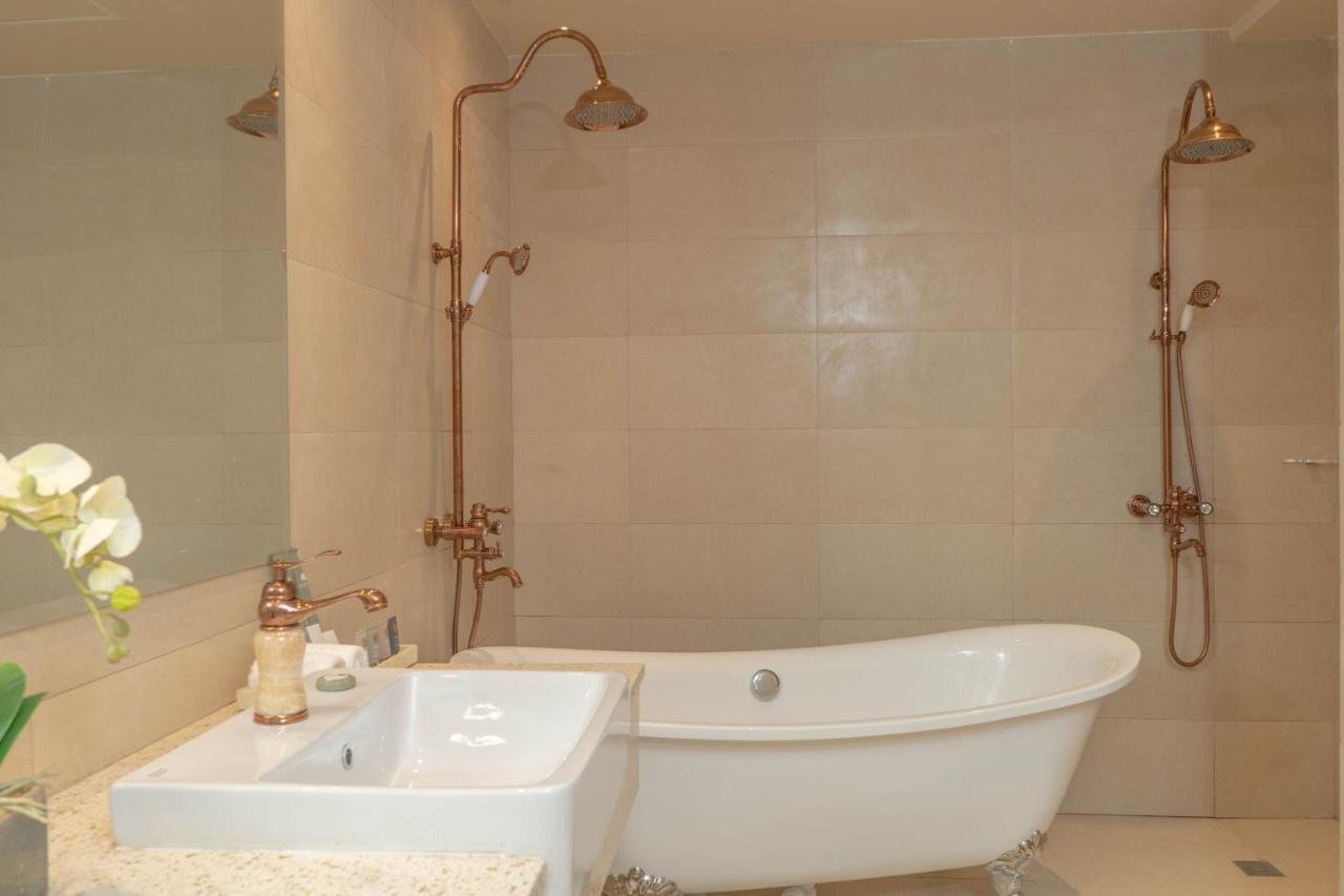 The Monarch Hotel Calasiao Экстерьер фото